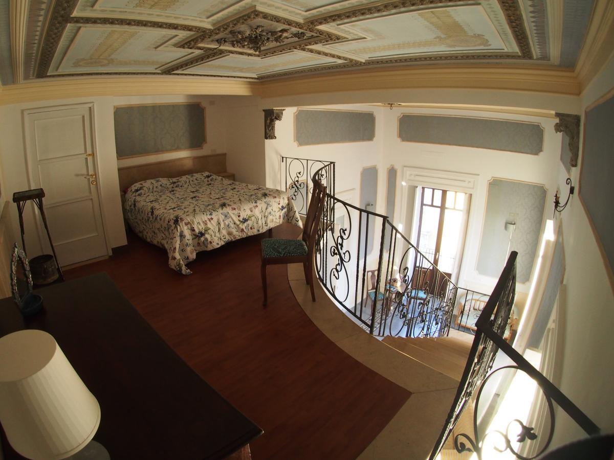 Casa Felice Nel Centro Storico, Tra Etna E Mare Apartamento Catânia Exterior foto